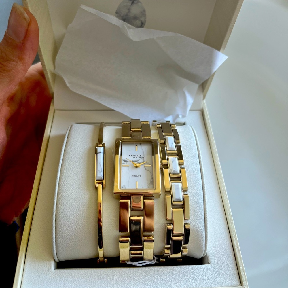 SOLD- Brand new howlite watch set